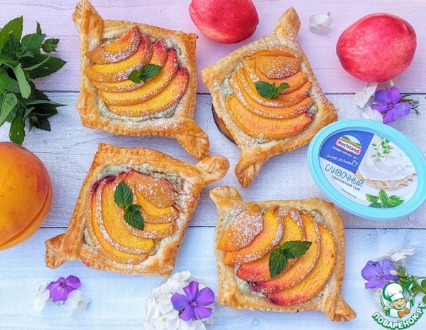 Слойки с персиками и мятным кремом Слойки с персиками и мятным кремом