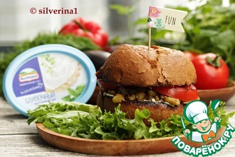 Вафельные трубочки с креветками и сыром