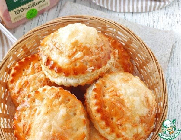 Слоёные булочки с бужениной из индейки Слоёные булочки с бужениной из индейки