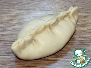 Пирожки с мясной и сырной начинкой