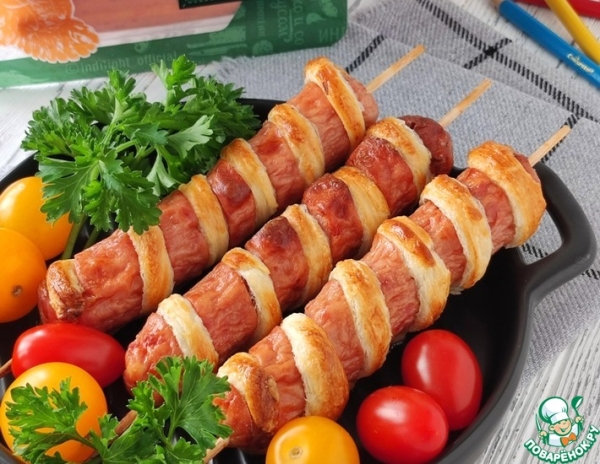 Слоеные спиральки с сосисками