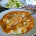 Гуляш из говядины с пюре и подливой