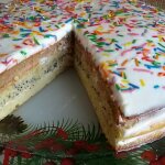 Легкий торт на кефире со сметанным кремом Легкий торт на кефире со сметанным кремом