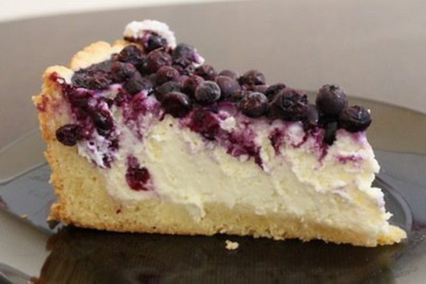 Открытый пирог с творожной начинкой и ягодами Открытый пирог с творожной начинкой и ягодами