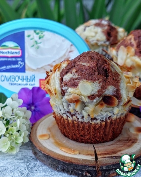 Шоколадно-творожные кексы с миндальными лепестками