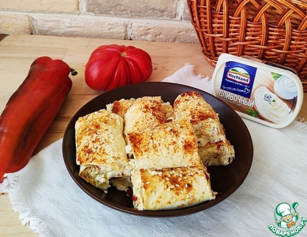 Рулетики из лаваша с плавленым сыром и перцем