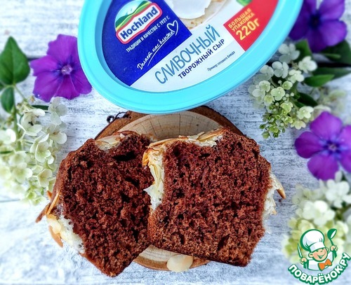 Шоколадно-творожные кексы с миндальными лепестками