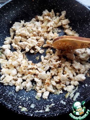 Бисквитный рулет с сытной начинкой