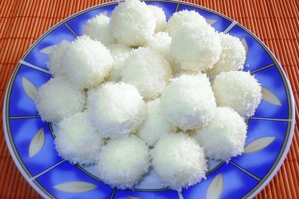 Домашние конфеты «Рафаэлло» на скорую руку Домашние конфеты «Рафаэлло» на скорую руку