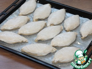 Пирожки с мясной и сырной начинкой