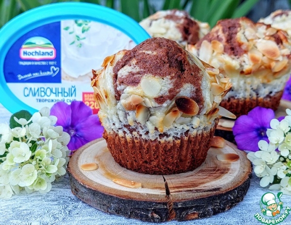 Шоколадно-творожные кексы с миндальными лепестками