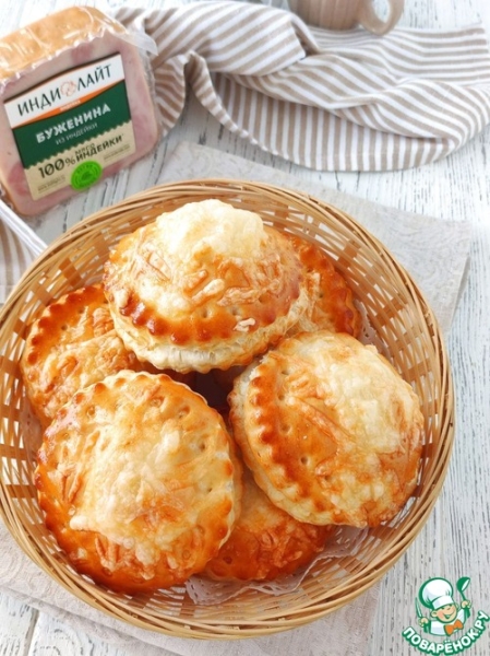 Слоёные булочки с бужениной из индейки Слоёные булочки с бужениной из индейки