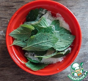 Слойки с персиками и мятным кремом Слойки с персиками и мятным кремом