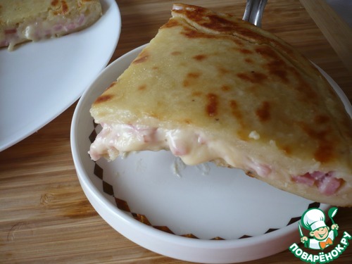 Картофельная лепешка с сыром на сковороде