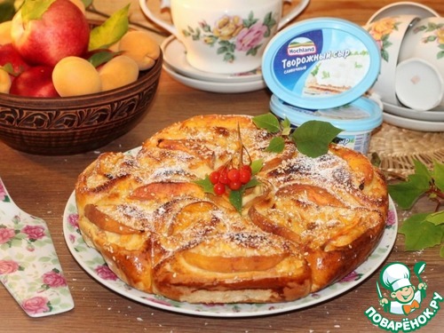 Пирог с творожным сыром и персиками