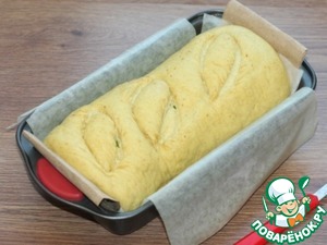 Пряный хлеб с луком и чесноком