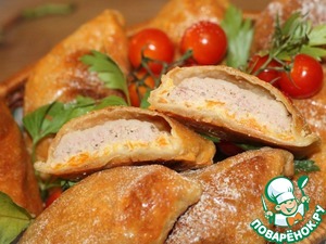 Пирожки с мясной и сырной начинкой