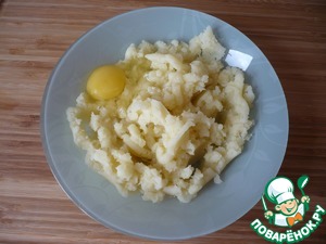 Картофельная лепешка с сыром на сковороде