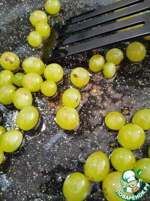 Брускетта с творожным сыром и виноградом Брускетта с творожным сыром и виноградом