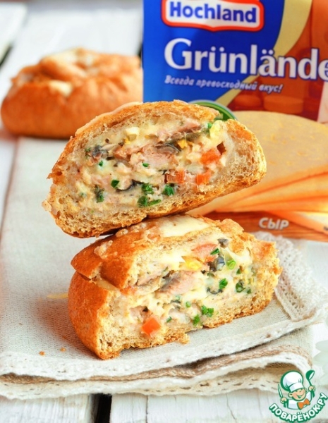 Булочка с лососем и сыром