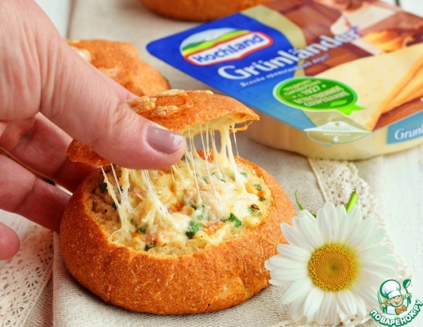 Булочка с лососем и сыром