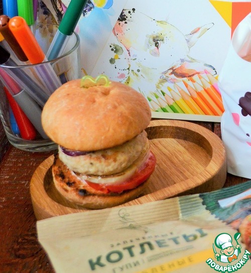 Бургер с индейкой и овощами