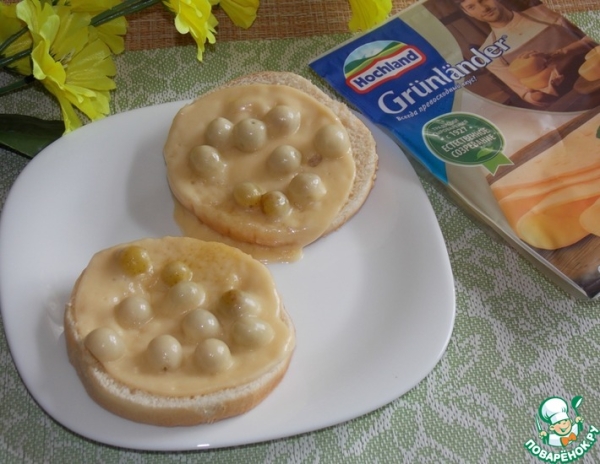 Бутерброды с сыром и виноградом