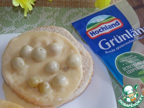 Бутерброды с сыром и виноградом