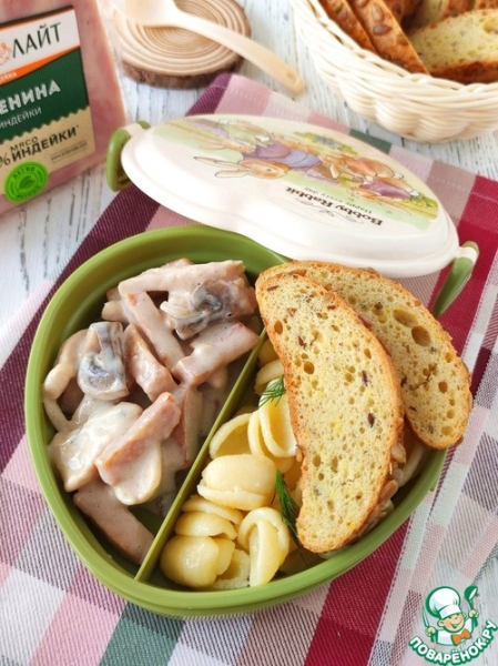 Буженина под сырно-грибным соусом Буженина под сырно-грибным соусом