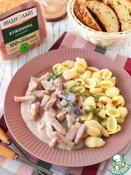 Буженина под сырно-грибным соусом Буженина под сырно-грибным соусом