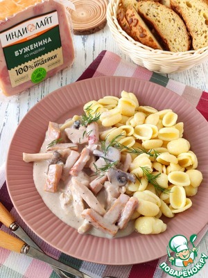 Буженина под сырно-грибным соусом Буженина под сырно-грибным соусом