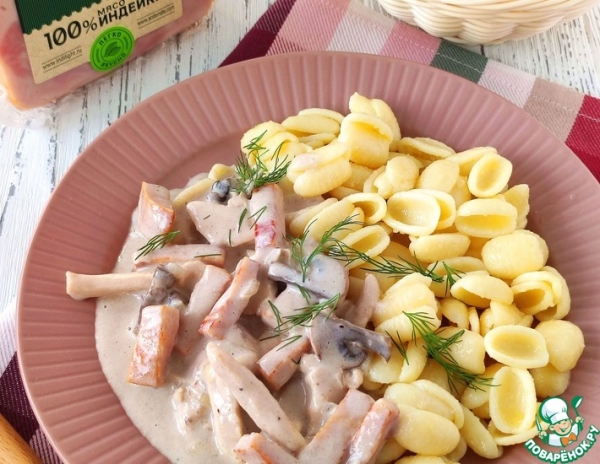 Буженина под сырно-грибным соусом Буженина под сырно-грибным соусом