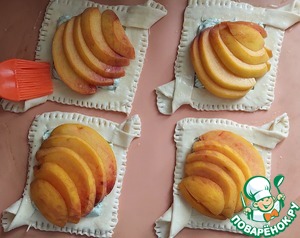 Слойки с персиками и мятным кремом Слойки с персиками и мятным кремом