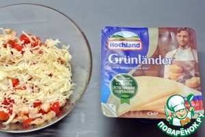 Вафельные трубочки с креветками и сыром