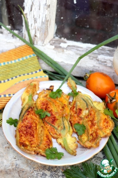 Цветы кабачков, фаршированные фаршем и сыром Цветы кабачков, фаршированные фаршем и сыром