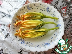 Цветы кабачков, фаршированные фаршем и сыром Цветы кабачков, фаршированные фаршем и сыром
