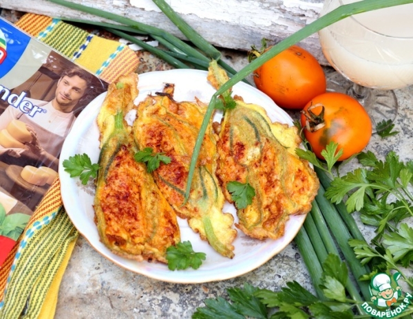 Цветы кабачков, фаршированные фаршем и сыром Цветы кабачков, фаршированные фаршем и сыром