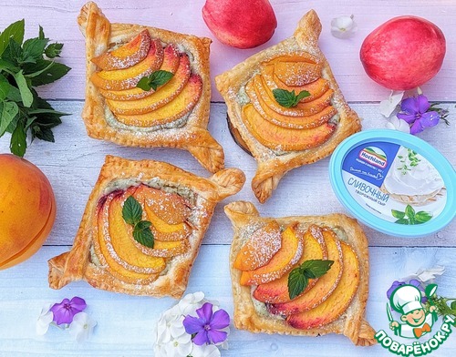 Слойки с персиками и мятным кремом Слойки с персиками и мятным кремом