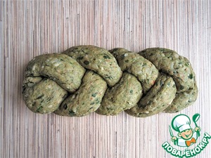 Деревенская коса с сыром и шпинатом