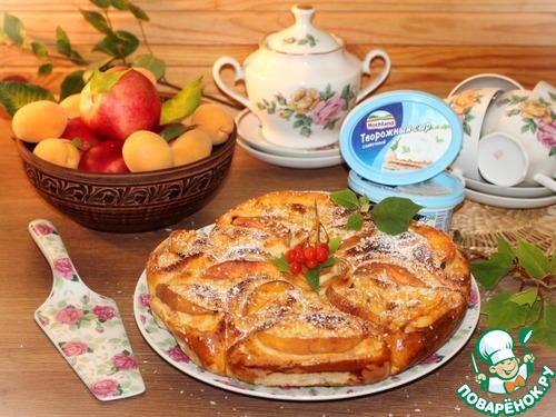 Пирог с творожным сыром и персиками