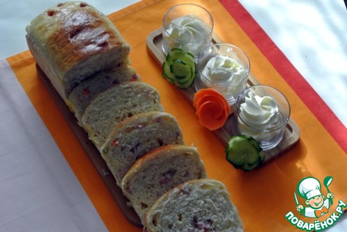 Домашний хлеб с ветчиной и сыром