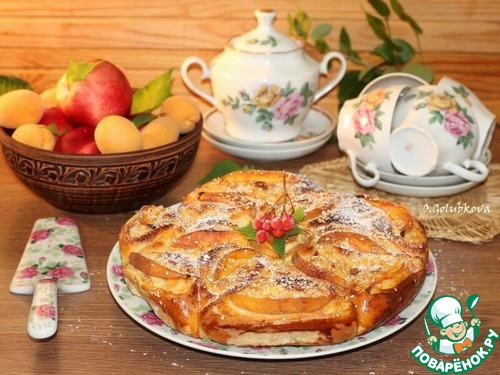 Пирог с творожным сыром и персиками