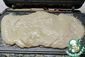 Вафельные трубочки с креветками и сыром