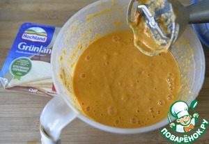 Фаршированный перец в сырно-овощном соусе