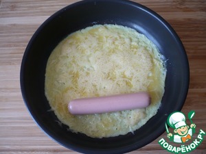 Яичный рулет с сыром и сосиской Яичный рулет с сыром и сосиской