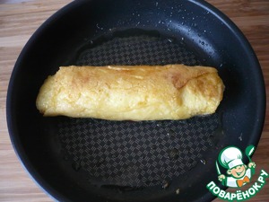 Яичный рулет с сыром и сосиской Яичный рулет с сыром и сосиской