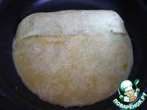 Яичный рулет с сыром и сосиской Яичный рулет с сыром и сосиской