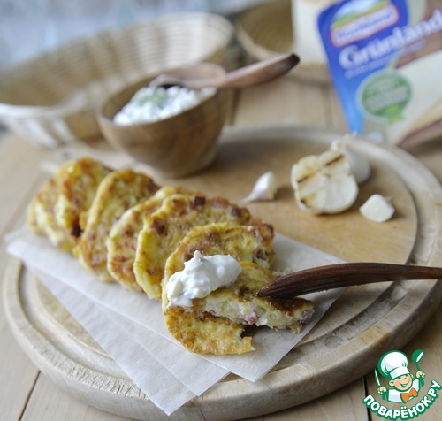 Кабачковая лжепицца с сырно-чесночным соусом