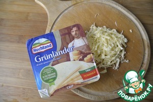 Кабачковая лжепицца с сырно-чесночным соусом