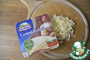 Кабачковая лжепицца с сырно-чесночным соусом